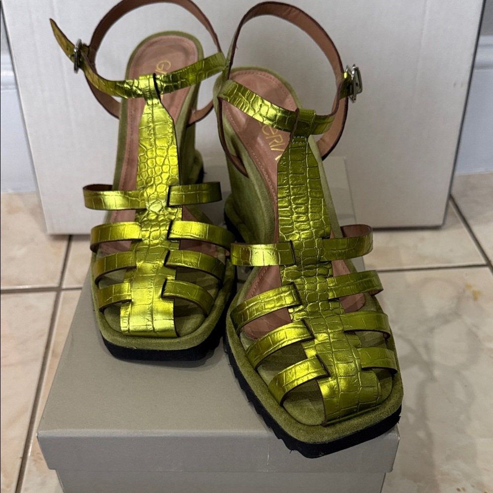 Lime Croc-Patterned Sandals - image 1